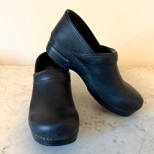 Dansko Professional Black Leather Clog Size 40
